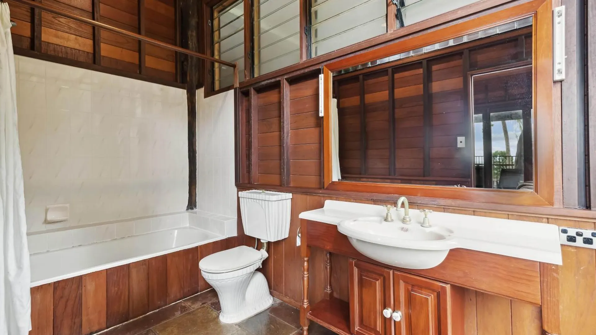The Barn Daintree Holiday House Cow Bay